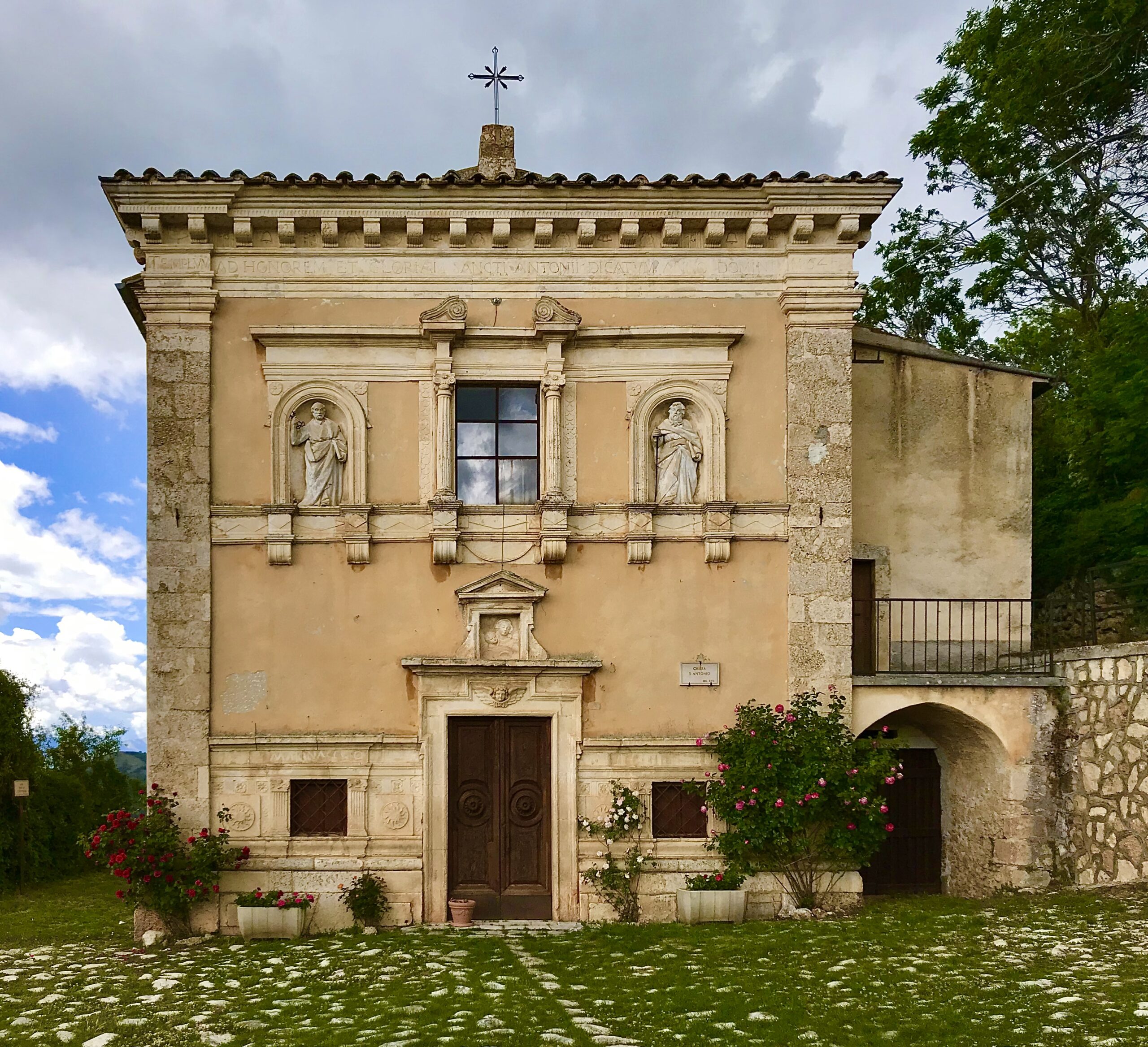 Calascio chiese gioielli